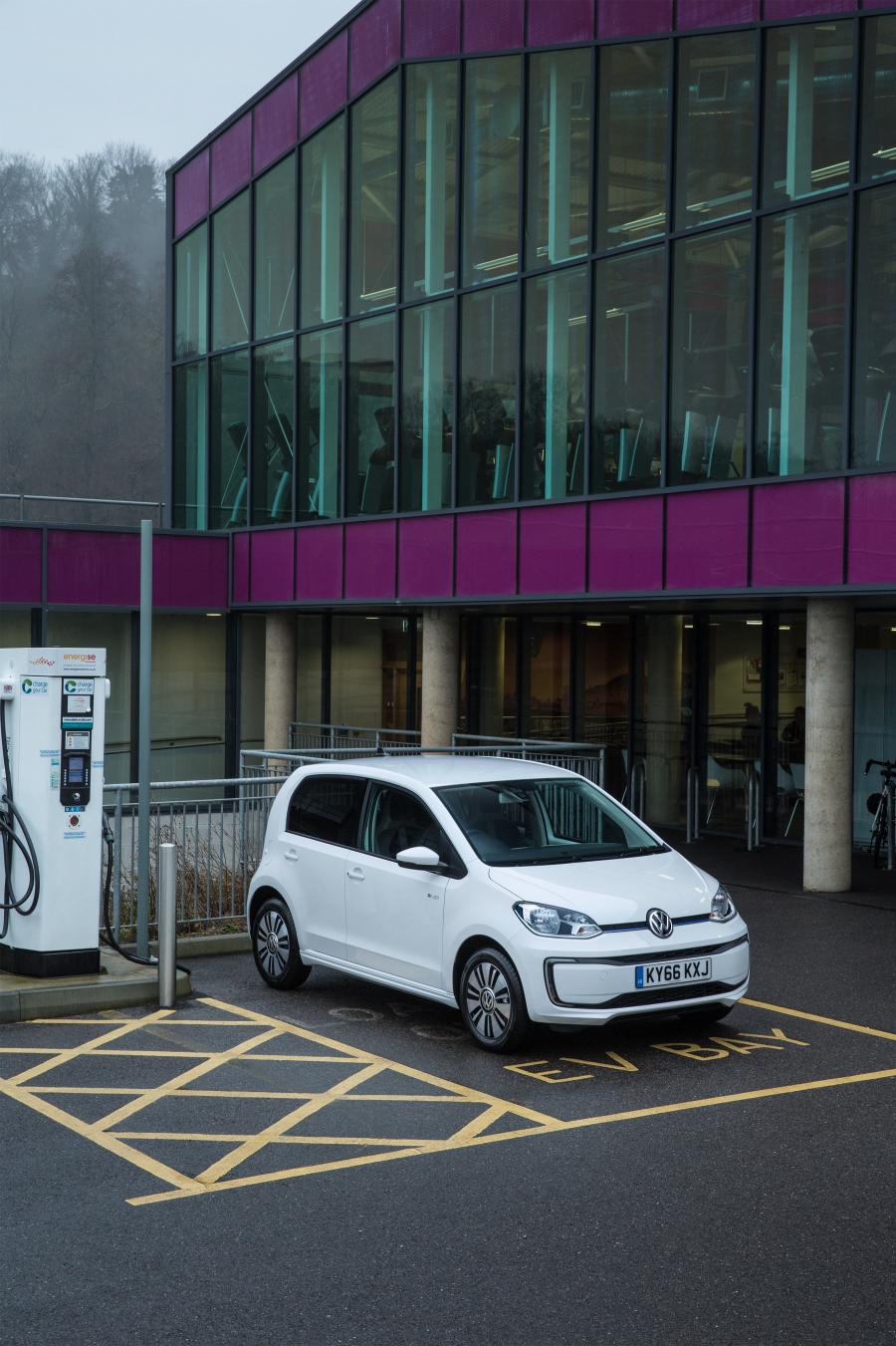  Volkswagen e-up! 2016 года  (UK) (фото 11 из 22)